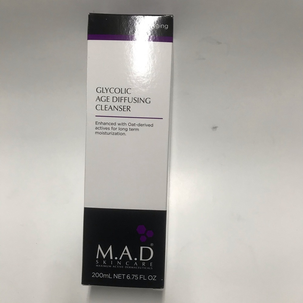 M.A.D Glycolic age diffusing cleanser